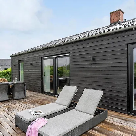 3 Bedroom Beautiful In Børkop